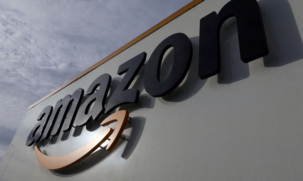 2025 10 28t111009z 1 lynxmpel9r0j5 rtroptp 4 usa holiday shopping amazon hiring
