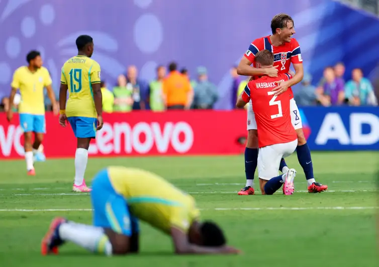 Soccer Football - FIFA World Cup 2026 - Round of 16 - Brazil v Norway - New York New Jersey Stadium, East Rutherford, New Jersey, U.S. - July 5, 2026
Norway's Kristoffer Ajer and Sander Berge celebrate after the match as Noway qualify for the quarter finals of the World Cup REUTERS/Mike Segar