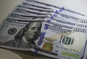 dolar moeda 0803221210