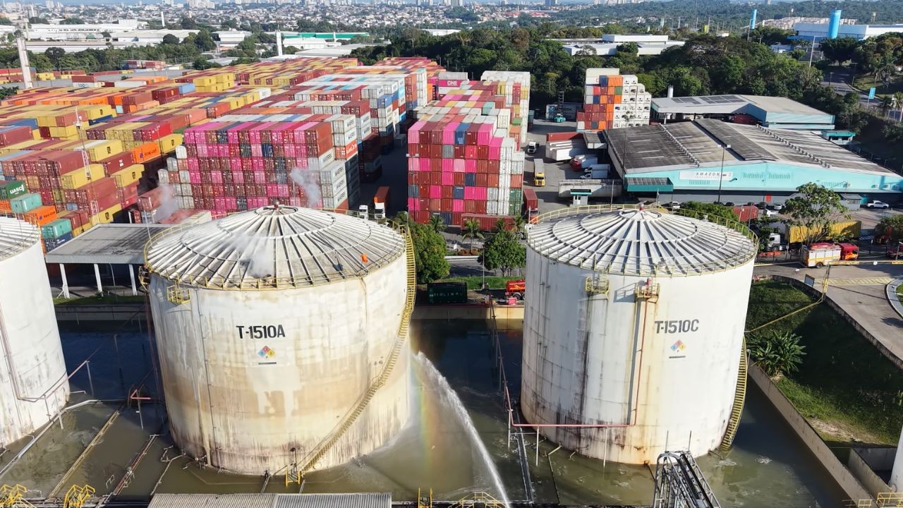 imagem aerea registra vapores de gas estireno durante resfriamento nesta quinta 16 foto william duarte rede amazonica 3