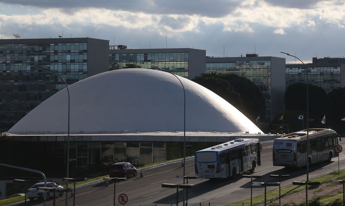 Dino dá 30 dias para Congresso explicar destinação de emendas 1 monumentos brasilia 3103201323