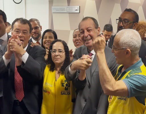 Com voto favorável de Omar Aziz, Senado aprova PEC 14 para agentes comunitários de saúde e de combate às endemias 1 omar
