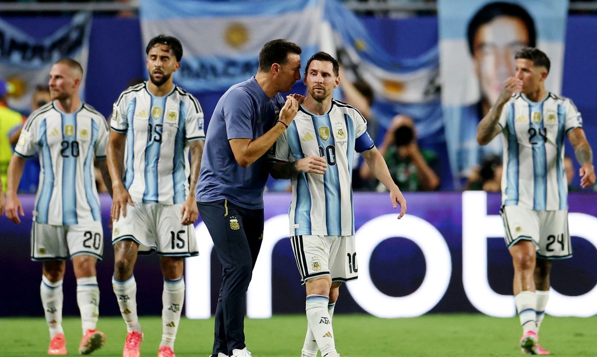 scaloni e messi selecao argentina copa 2026