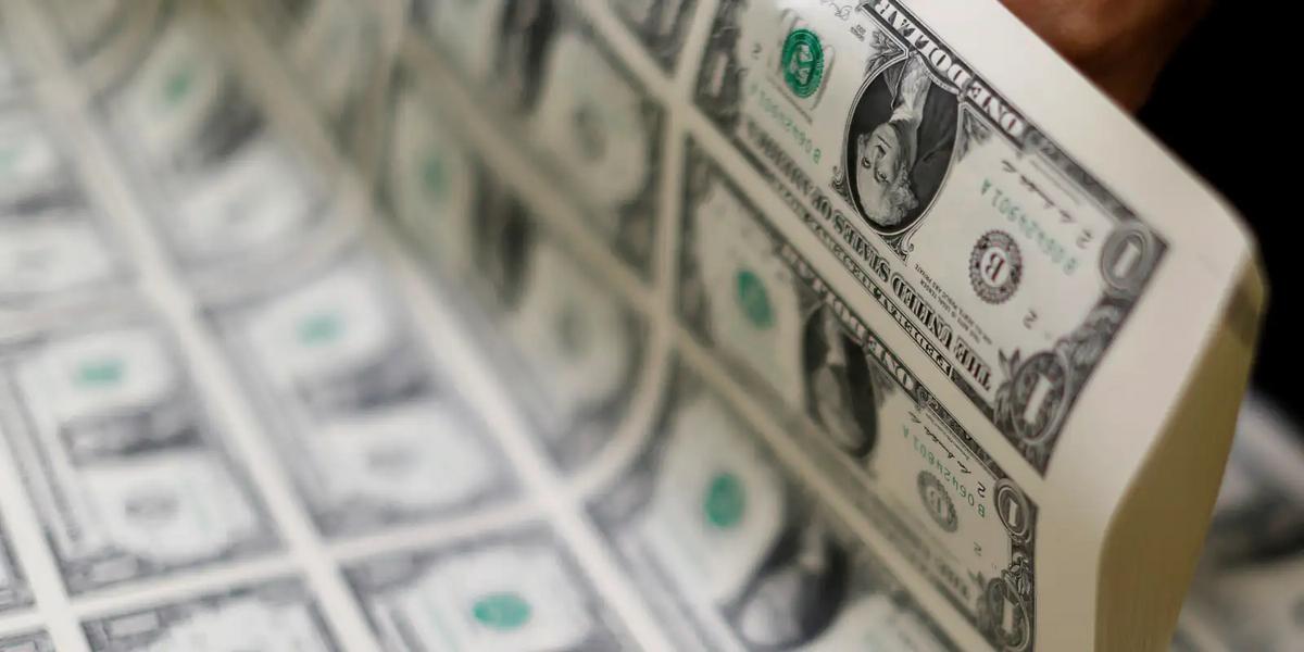 05102020dolar1380