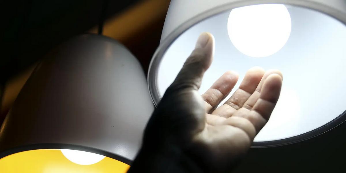 Alívio no bolso: Prévia da inflação recua 0,40% com queda no preço da luz e alimentos 1 1016075 28042016 capa img 1454a