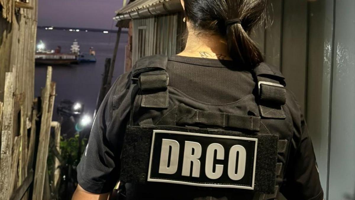 agente do departamento de repressao ao crime organizado durante operacao que prendeu integrantes do cv que monitoravam embarcacoes da policia no am foto divulgacao pc am