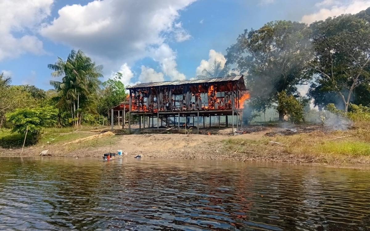 casa incendiada amazonas