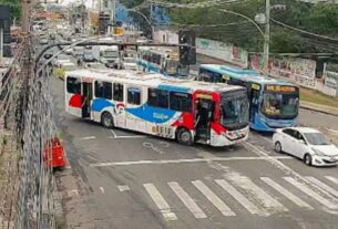 criminosos usam onibus em barricadas contra operacao policial no rio