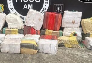 dupla e presa com 666 kg de maconha tipo skunk em bote no rio negro no amazonas foto divulgacao pmam