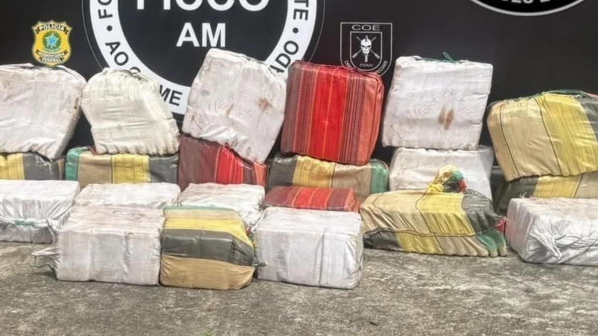 dupla e presa com 666 kg de maconha tipo skunk em bote no rio negro no amazonas foto divulgacao pmam