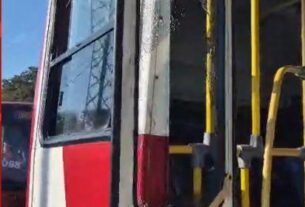 g1 onibus danificado pedrada 1 e1786622335672