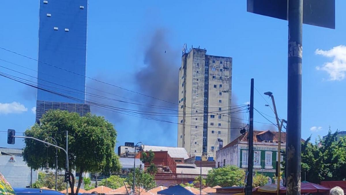 incendio atinge loja no centro de manaus