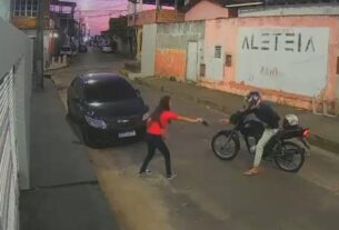 mulher esconde celular novo e entrega aparelho antigo durante assalto em manaus foto reproducao redes sociais
