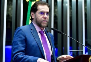 o senador plinio valerio do amazonas