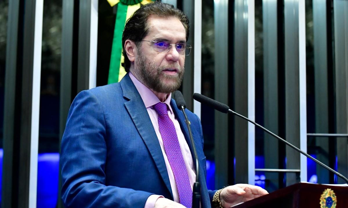 o senador plinio valerio do amazonas