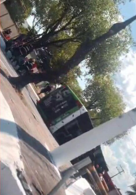 onibus capota na zona centro oeste de manaus foto reproducao redes sociais e1786622103813