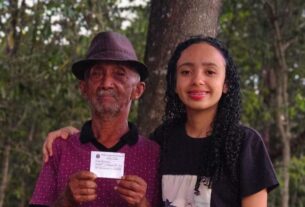 thauany e o avo vao votar no dia 4