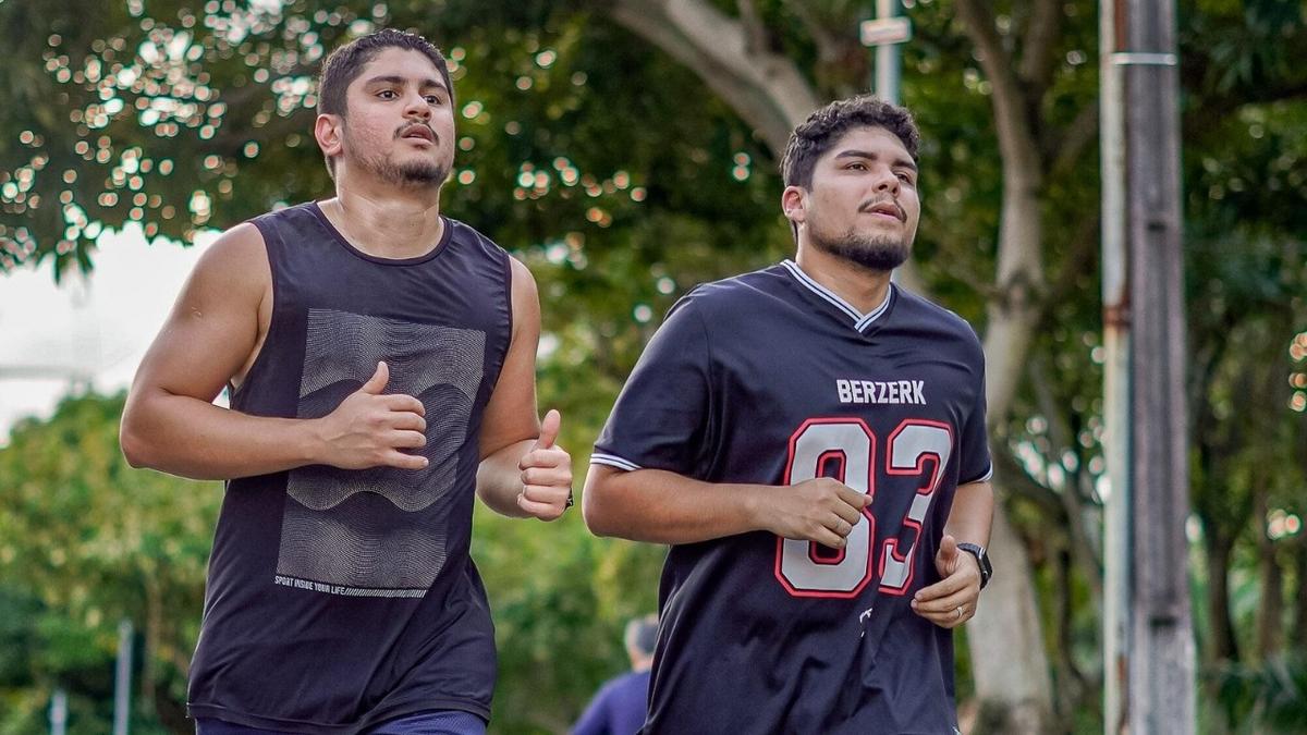 veja como adaptar treino roupa e hidratacao ao calor foto divulgacao