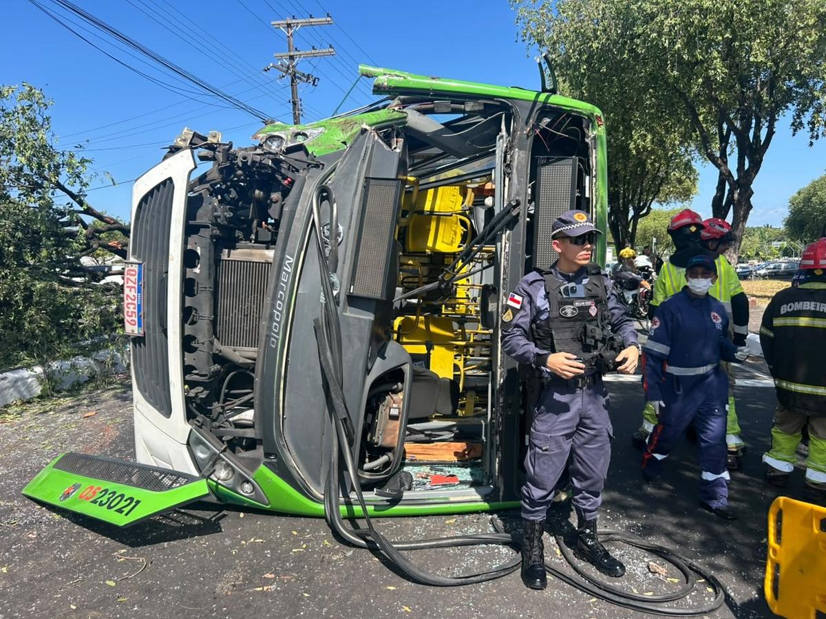 Acidente grave: Ônibus capota e deixa 21 feridos na zona Oeste de Manaus 1 whatsapp image 2026 08 10 at 14.25.38