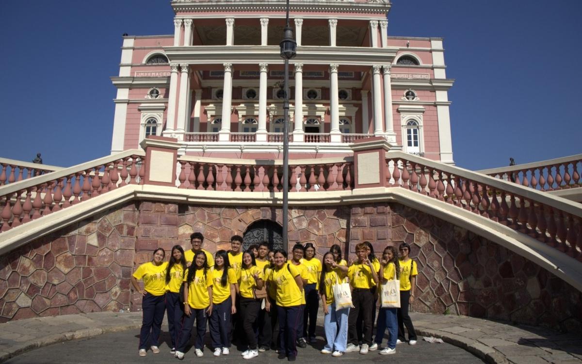 Estudantes do projeto Pipoca em Cena descobrem a magia do Teatro Amazonas 1 pipoca em cena teatrro